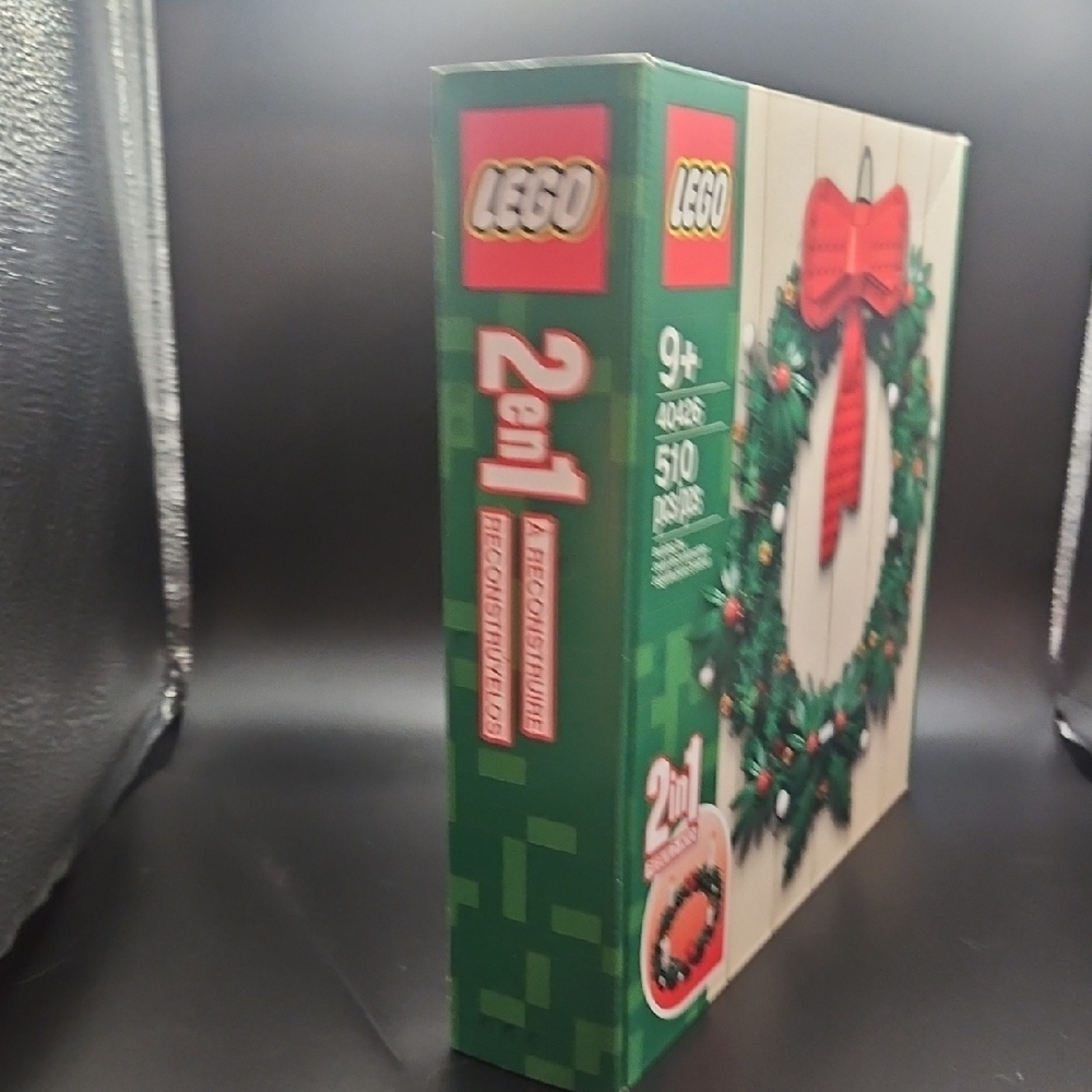 LEGO Festive Green and Red Wreath Set - Picture 4 of 7